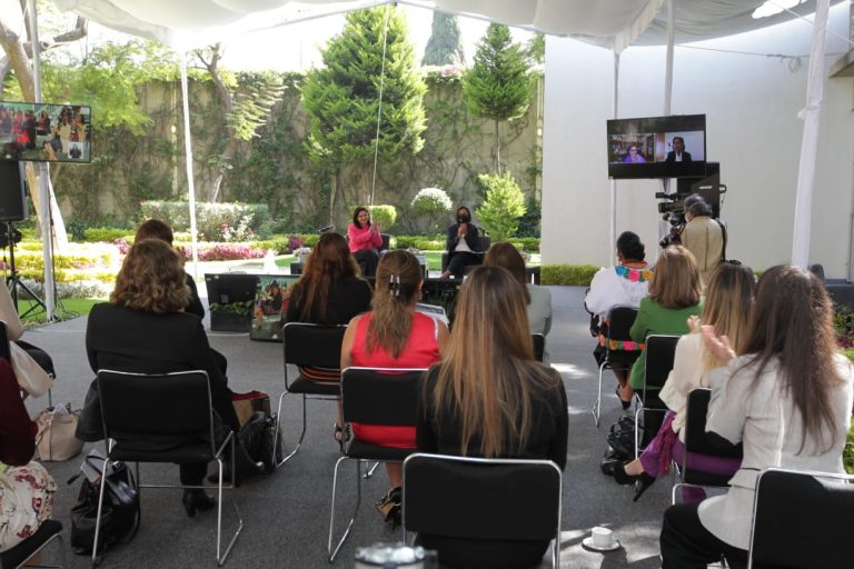 Panel: Breve historia y relatos en la paridad de género