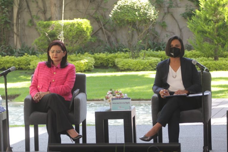 Mónica Aralí Soto Fregoso Magistrada del TEPJF y Norma Irene De La Cruz Magaña, Consejera Electoral y Presidenta de la Comisión de Igualdad de Género y No Discriminación del INE.