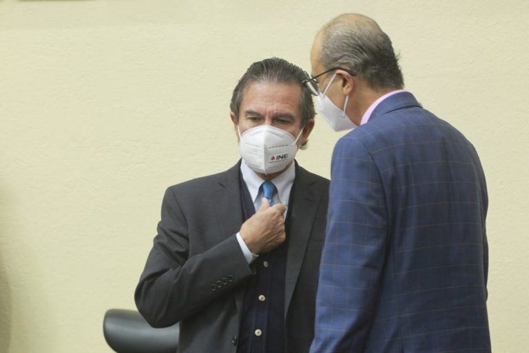 Edmundo Jacobo Molina Secretario Ejecutivo y Martín Faz Mora Consejero Electoral.