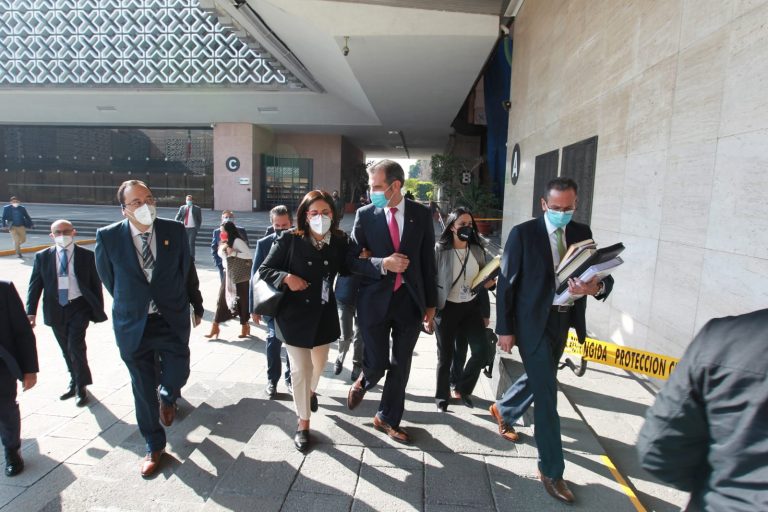 Llegada y recibimiento del Dr. Lorenzo Córdova Vianello Consejero Presidente del INE para su Comparecencia ante la Cámara de Diputados.
