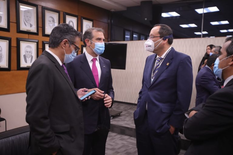 Llegada y recibimiento del Dr. Lorenzo Córdova Vianello Consejero Presidente del INE para su Comparecencia ante la Cámara de Diputados.