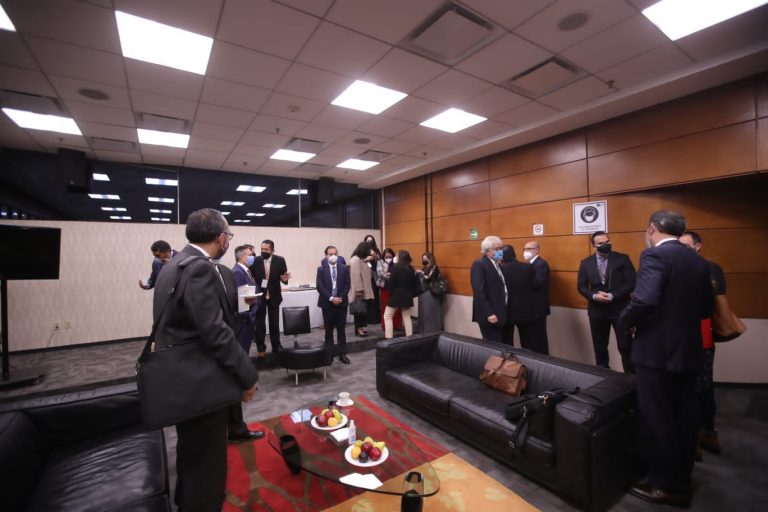 Llegada y recibimiento del Dr. Lorenzo Córdova Vianello Consejero Presidente del INE para su Comparecencia ante la Cámara de Diputados.