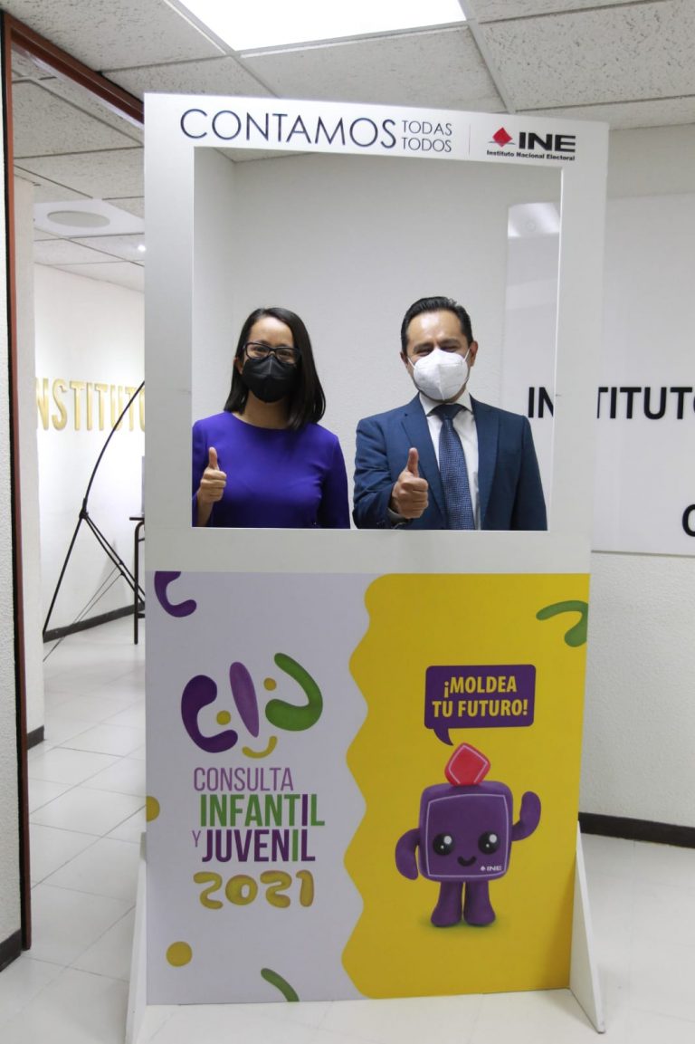 Yesenia Nava Manzano Vocal de Capacitación Electoral y Educación Cívica y Donaciano Muñoz Loyola, Vocal Ejecutivo de la Junta Ejecutiva de la Ciudad de México.