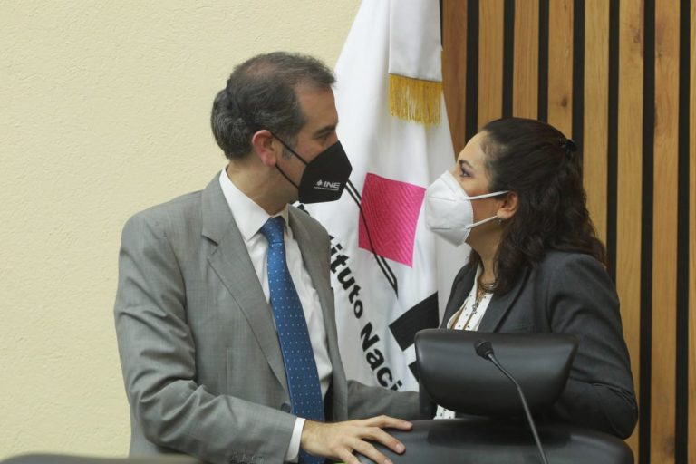 Lorenzo Córdova Vianello Consejero Presidente y Claudia Zavala Pérez Consejera Electoral.