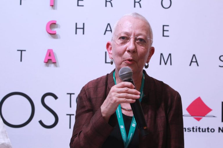 Martha Singer Sochet, autora.