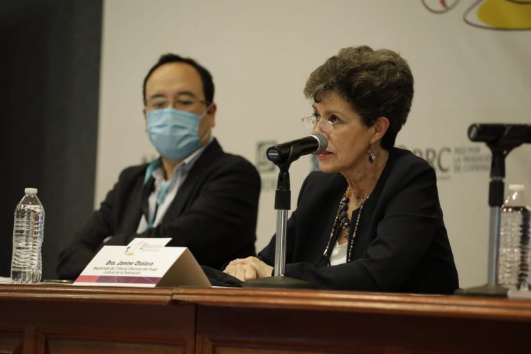Ciro Murayama Rendón, Consejero Electoral del INE y Janine Otálora, Magistrada del TEPJF.