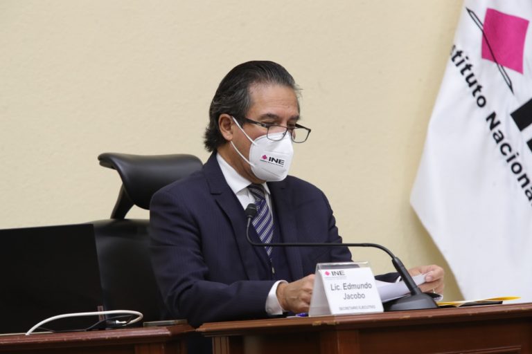 Edmundo Jacobo Molina, Secretario Ejecutivo.