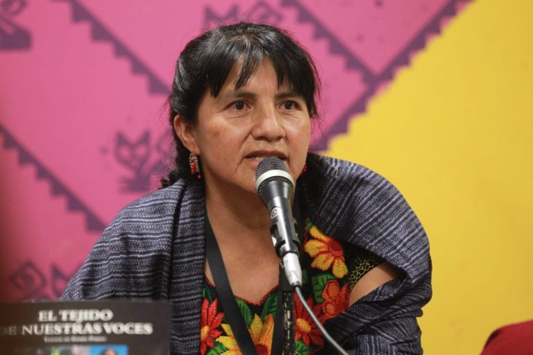 Felicitas Cruz, Participante