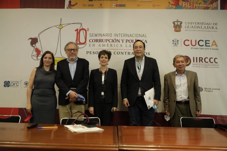 10° Seminario Internacional Corrupción y Política en América Latina: Pesos sin contrapesos en el marco de la Feria Internacional del libro de Guadalajara.