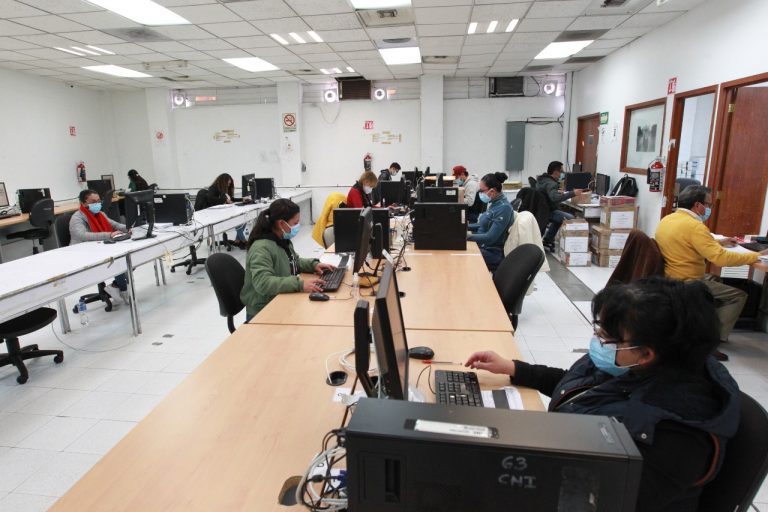 Recorrido del Consejero Presidente Dr. Lorenzo Córdova Vianello, Edmundo Jacbo Molina Secretario Ejecutivo y René Miranda Jaimes al Centro Nacional de Impresión (Charco Azul).