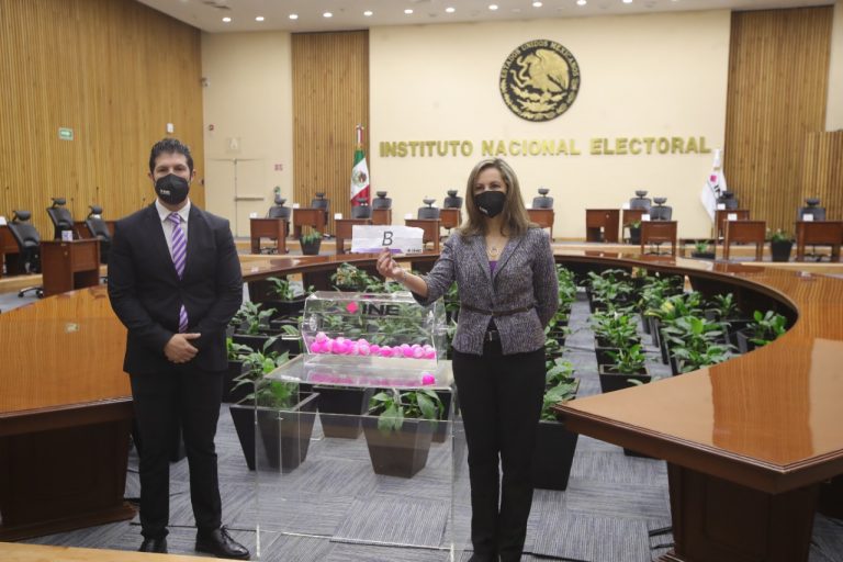 Sorteo de la letra, a partir de la cual, con base en el primer apellido, se seleccionará a las y los ciudadanos que integraran las mesas directivas de casilla en el eventual Proceso de Revocación de Mandato 2022.