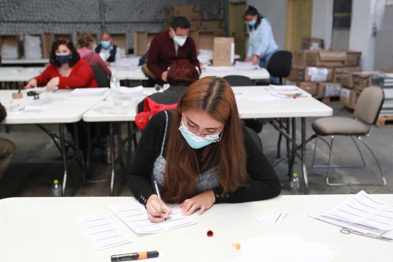 Recorrido del Consejero Presidente Dr. Lorenzo Córdova Vianello, Edmundo Jacbo Molina Secretario Ejecutivo y René Miranda Jaimes al Centro Nacional de Impresión (Charco Azul).