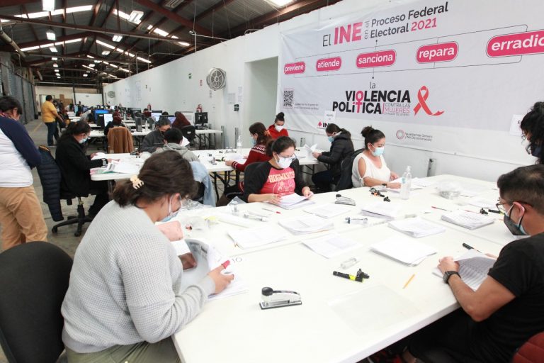 Recorrido del Consejero Presidente Dr. Lorenzo Córdova Vianello, Edmundo Jacbo Molina Secretario Ejecutivo y René Miranda Jaimes al Centro Nacional de Impresión (Charco Azul).