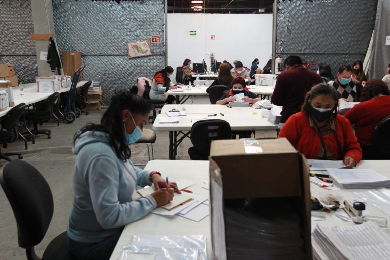 Recorrido del Consejero Presidente Dr. Lorenzo Córdova Vianello, Edmundo Jacbo Molina Secretario Ejecutivo y René Miranda Jaimes al Centro Nacional de Impresión (Charco Azul).