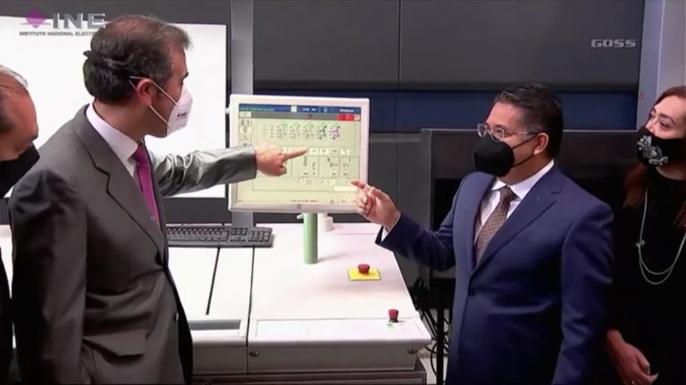 Rabindranath Salazar Solorio, Subsecretario de Desarrollo Democrático, Participación Social y Asuntos Religiosos de la Secretaría de Gobernación y Lorenzo Córdova Vianello, Consejero Presidente del INE.