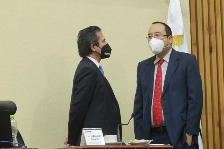 Edmundo Jacobo Molina Secretario Ejecutivo y Ciro Murayama Rendón Consejero Electoral.