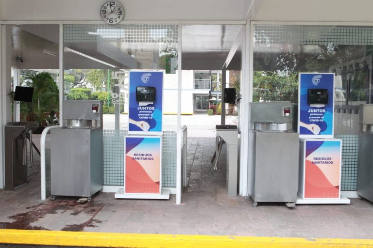 El INE instaló un cerco sanitario para los asistentes a los talleres.