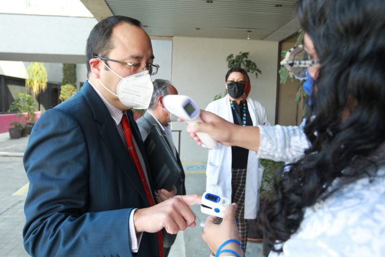 El INE instaló un cerco sanitario para los trabajadores y asistentes al instituto.