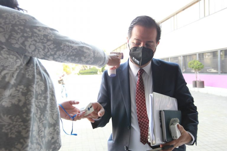 El INE instaló un cerco sanitario para los trabajadores y asistentes al instituto.