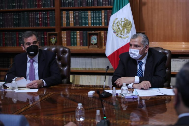Lorenzo Córdova Vianello, Consejero Presidente del INE y Adán Augusto López Hernández Secretario de Gobernación.
