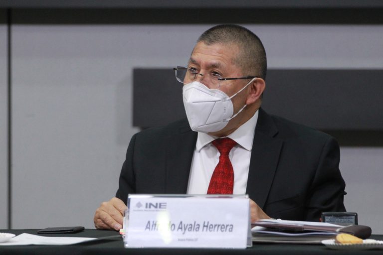 Alfredo Ayala Herrera, Notario Público No. 237 de la Ciudad de México.