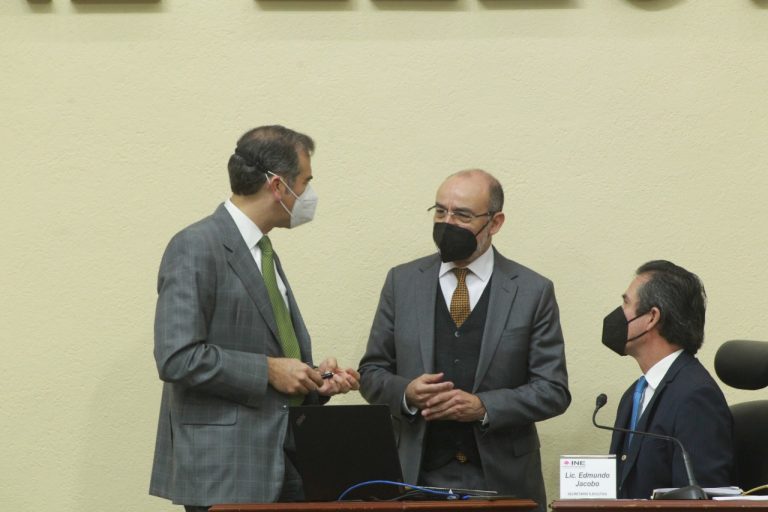 Lorenzo Córdova Vianello, Consejero Presidente, Jaime Rivera Velázquez Consejero Electoral y Edmundo Jacobo Molina Secretario Ejecutivo.