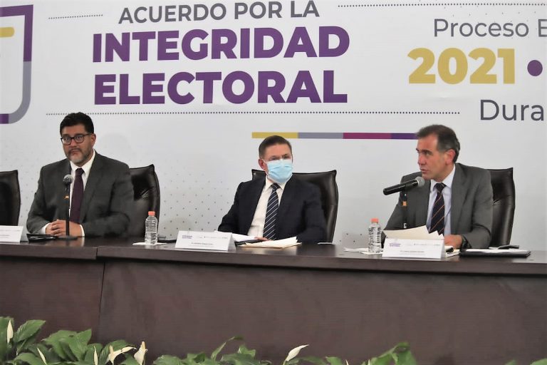 Reyes Rodríguez Mondragón Magistrado Presidente del TEPJF, José Rosas Aispuro Torres Gobernador del Estado de Durango y Lorenzo Córdova Vianello Consejero Presidente del INE en la Firma del Acuerdo por la Integridad electoral Proceso Electoral 2021-2022.