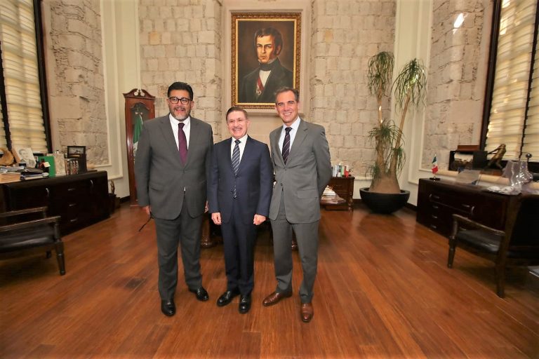 Reyes Rodríguez Mondragón Magistrado Presidente del TEPJF, José Rosas Aispuro Torres Gobernador del Estado de Durango y Lorenzo Córdova Vianello Consejero Presidente del INE en la Firma del Acuerdo por la Integridad electoral Proceso Electoral 2021-2022.