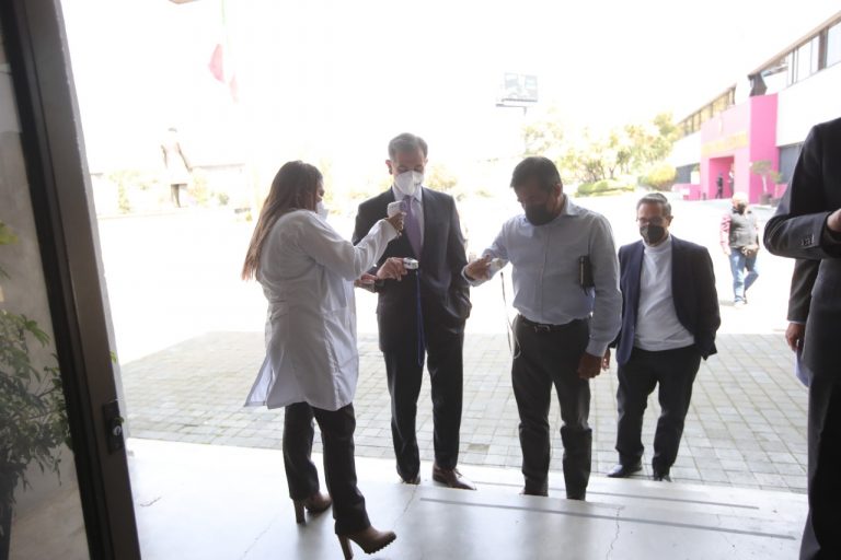 El INE instaló un cerco sanitario para los trabajadores y asistentes al instituto.