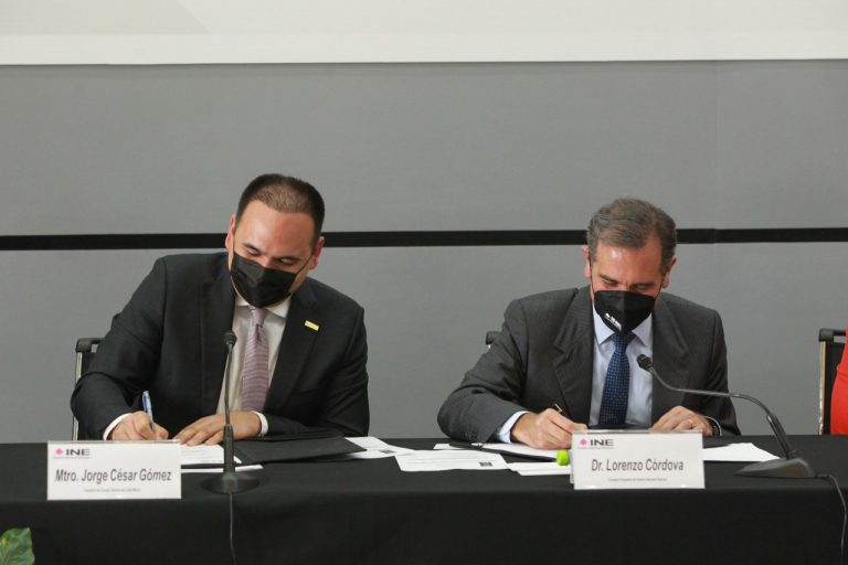 Mtro. Jorge César Gómez
Presidente del Consejo Directivo de la Red México y Dr. Lorenzo Córdova Vianello
Consejero Presidente del Consejo General del INE.