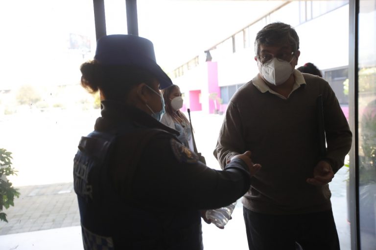 El INE instaló un cerco sanitario para los trabajadores y asistentes al instituto.