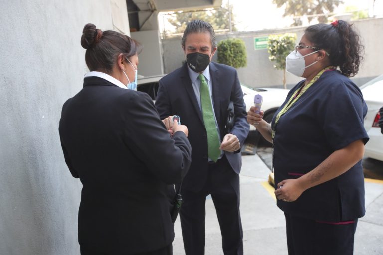 El INE instaló un cerco sanitario para los trabajadores y asistentes al instituto.