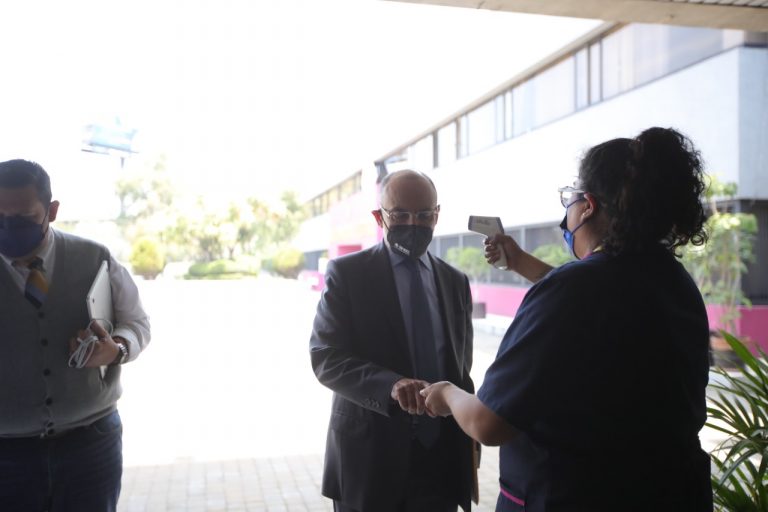 El INE instaló un cerco sanitario para los trabajadores y asistentes al instituto.