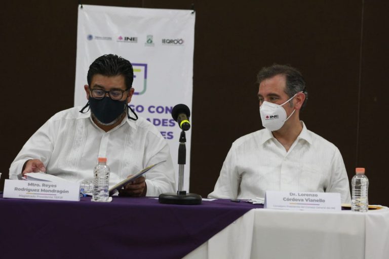 Reyes Rodríguez Mondragón, Magistrado Presidente del TEPJF y Lorenzo Córdova Vianello, Consejero Presidente del INE.
