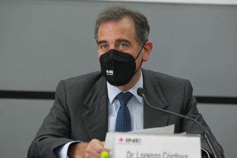 Dr. Lorenzo Córdova Vianello
Consejero Presidente del Consejo General del INE.