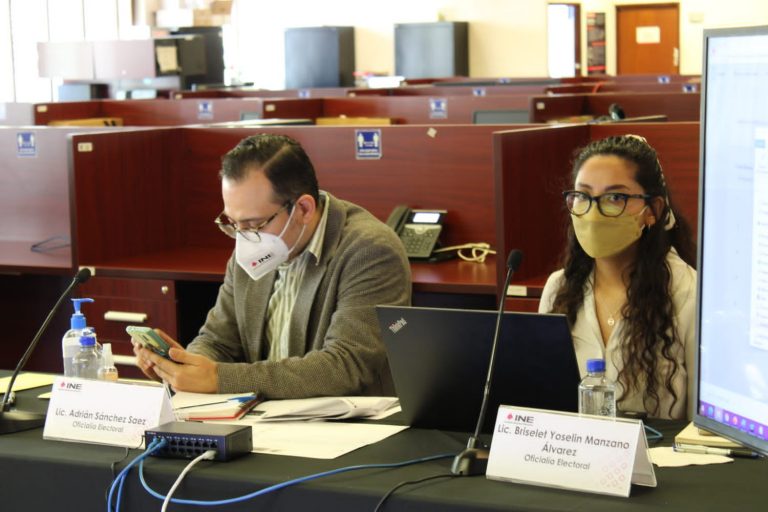 Adrián Sánchez Saez y Briselet Yoselin Manzano Álvarez, Oficialía electoral.