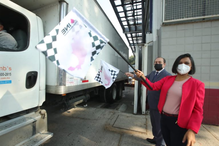 Norma Irene De La Cruz Magaña, Consejera Electoral del INE en el Banderazo de salida a distribución de papeletas para la consulta de Revocación de Mandato.