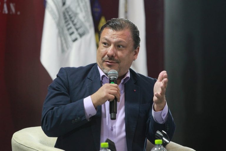 Jean Paul Huber Olea, Notario.