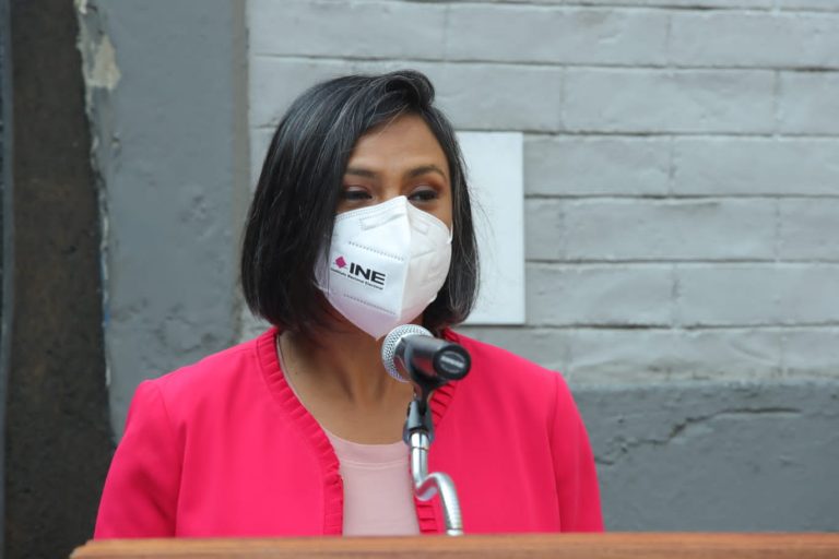 Norma Irene De La Cruz Magaña, Consejera Electoral del INE en el Banderazo de salida a distribución de papeletas para la consulta de Revocación de Mandato.