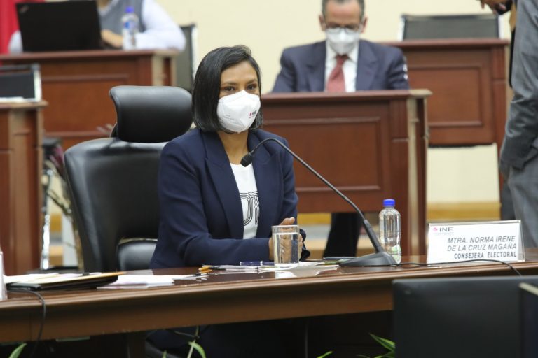 Norma Irene De La Cruz Magaña, Consejera Electoral.