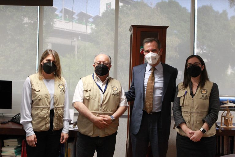 Brenda Santamaría, Jefa de la Sección de Observación Electoral de la OEA,  
Fernando Tuesta, Jefe de la Misión de Visitantes Extranjeros de la Organización de los Estados Americanos (OEA), Lorenzo Córdova Vianello  Consejero Presidente del INE y Yerutí Méndez Subjefa de la Misión