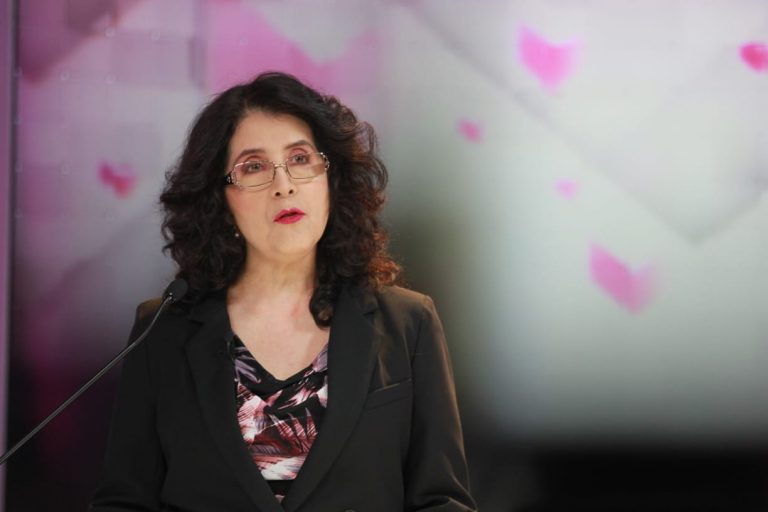 Nancy De Santiago, Analista Política.