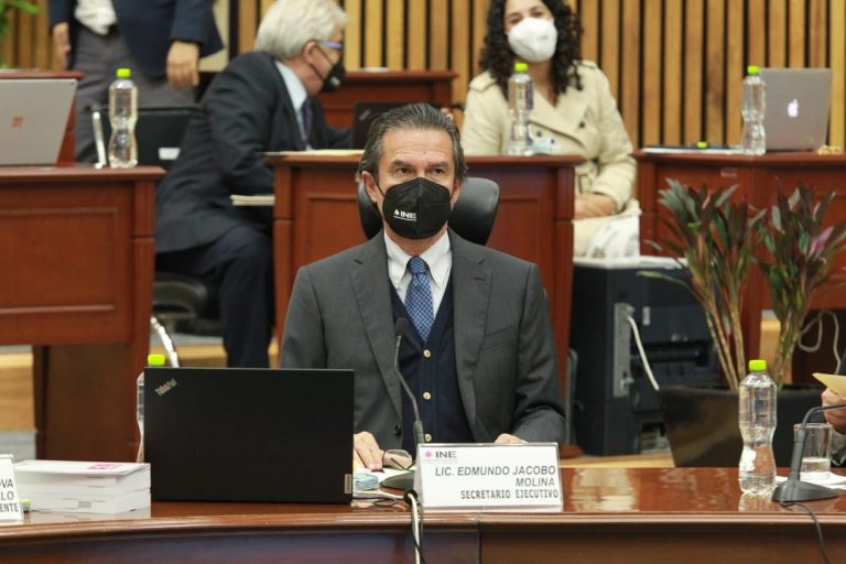 Edmundo Jacobo Molina, Secretario Ejecutivo.