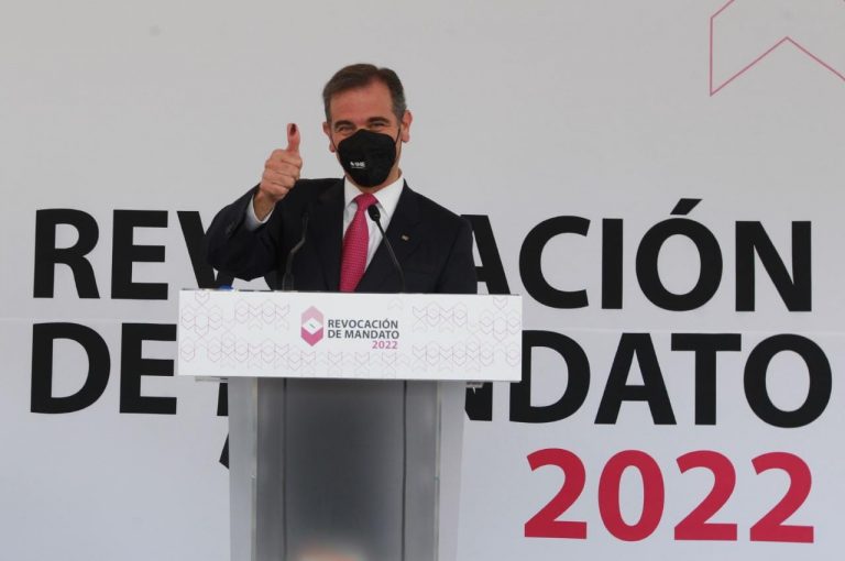 Conferencia de Prensa Dr. Lorenzo Córdova Vianello.