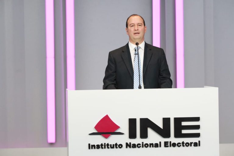 Mario Campos, Periodista.