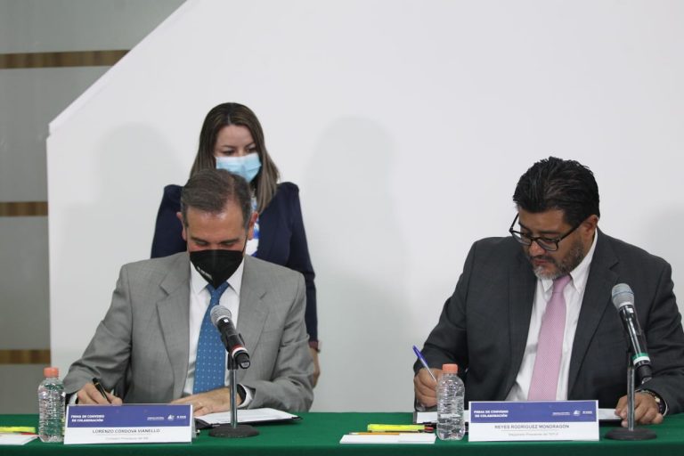 Lorenzo Córdova Vianello, Consejero Presidente del INE y Reyes Rodríguez Mondragón, Magistrado Presidente de la Sala Superior del TEPJF.