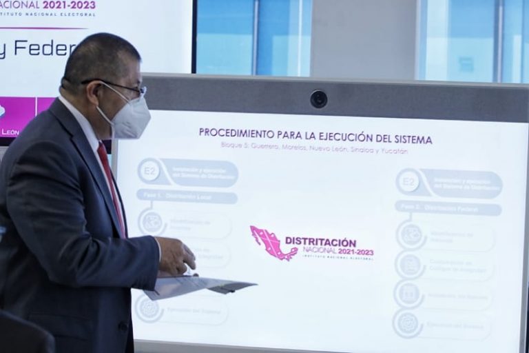 Alfredo Ayala Herrera, Notario Público 237 de la Ciudad de México.