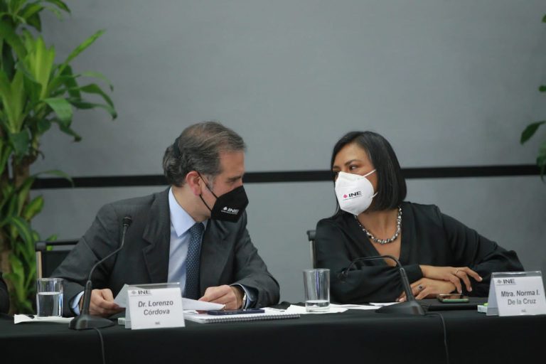 Lorenzo Córdova Vianello, Consejero Presidente y Norma Irene de la Cruz Magaña Consejera Electoral.