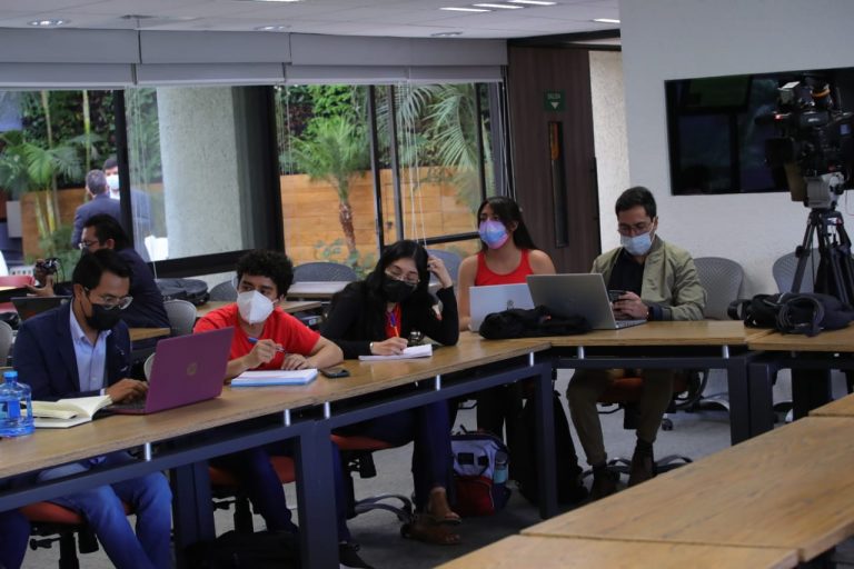 Mesa “La pandemia ¿una emergencia global, respuestas nacionales? En el marco del Seminario Internacional Democracia, Estado de Derecho y COVID, realizado en el IIJ de la UNAM.