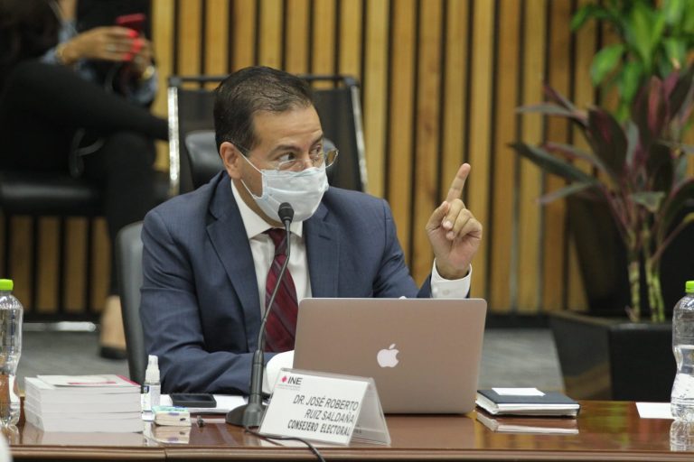 José Roberto Ruíz Saldaña, Consejero Electoral.